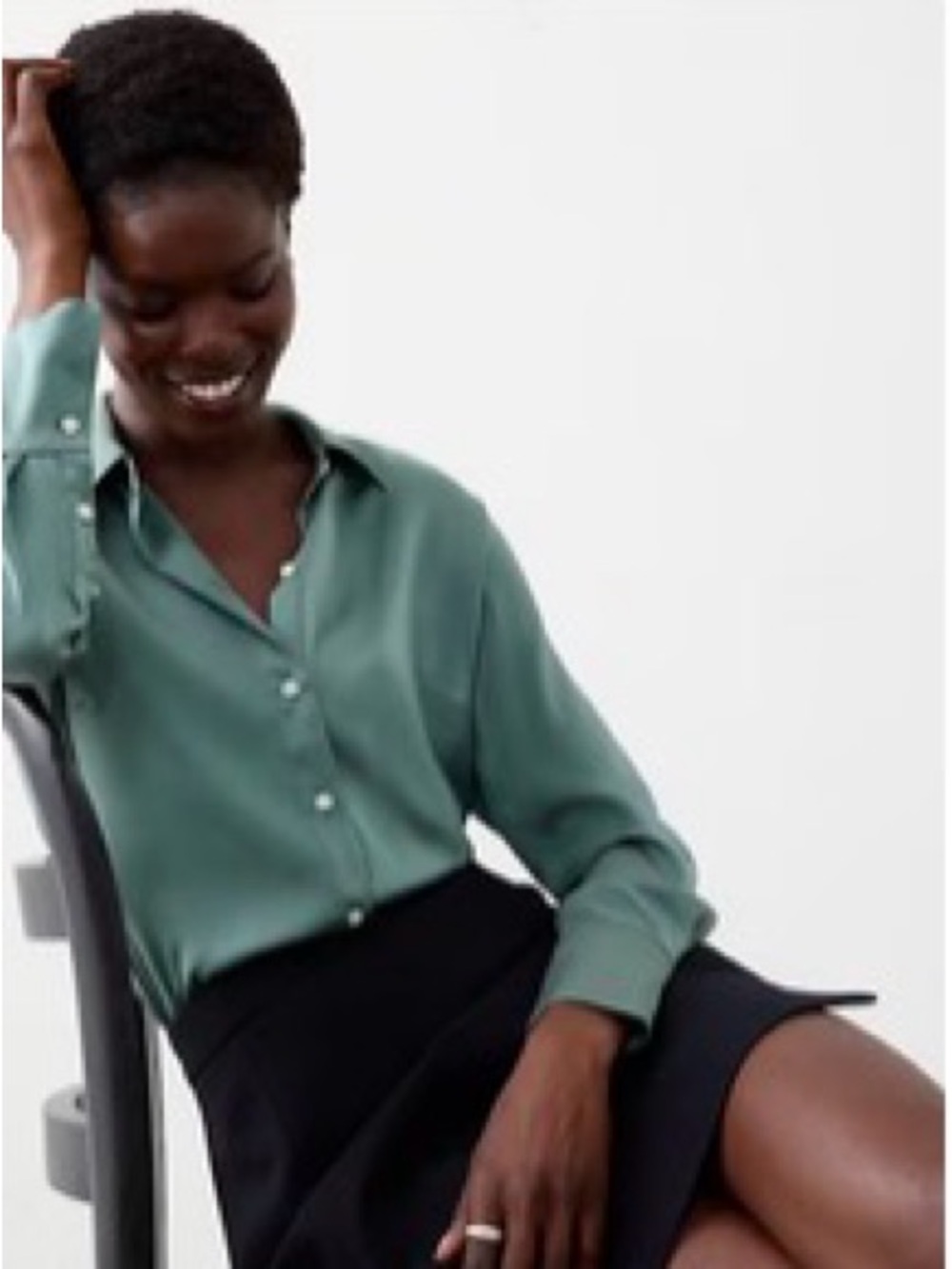 Banana Republic Silk-Feel Green Button-Up Blouse - Women